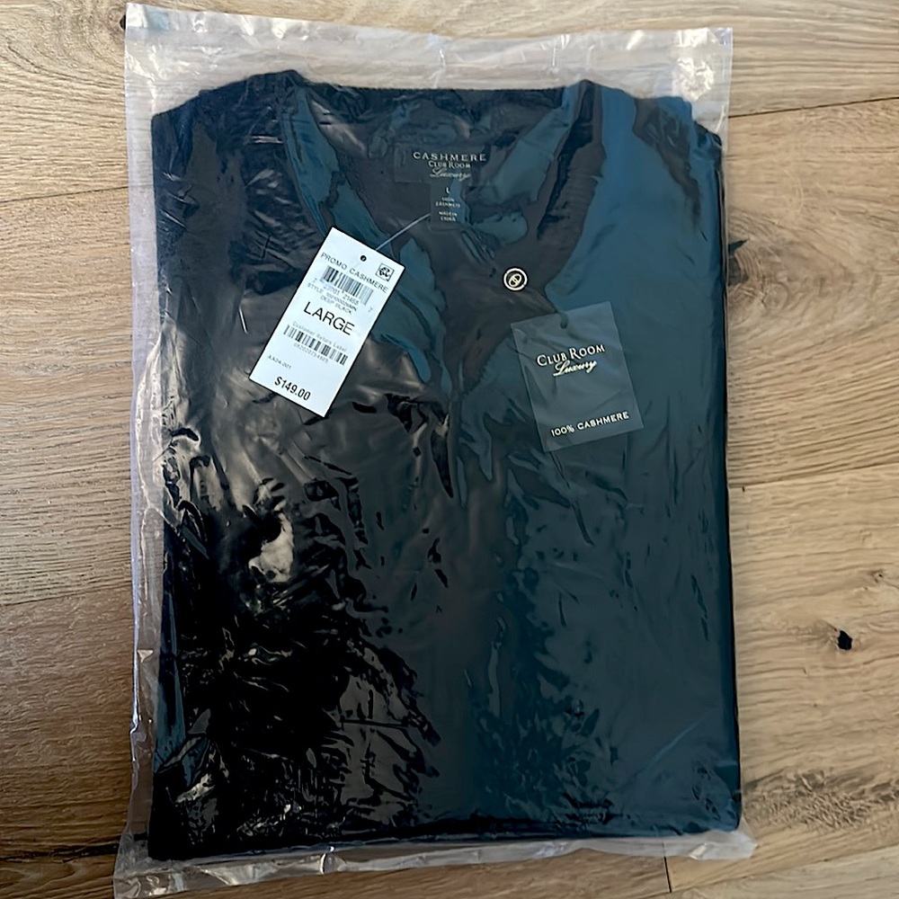 Brand new still in plastic warps Club Room Luxury 100% cashmere V Neck sweater